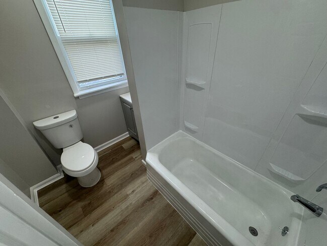 Building Photo - 1030 19th St