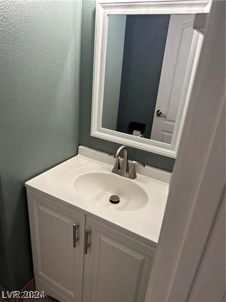 Building Photo - 2805 Alma Lidia Ave