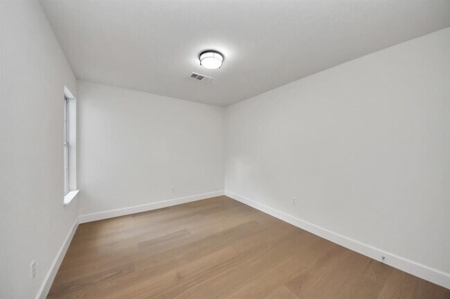 Building Photo - 38 Bayou Springs Ct