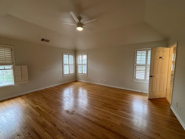 Building Photo - 740 Oak Crest Cir