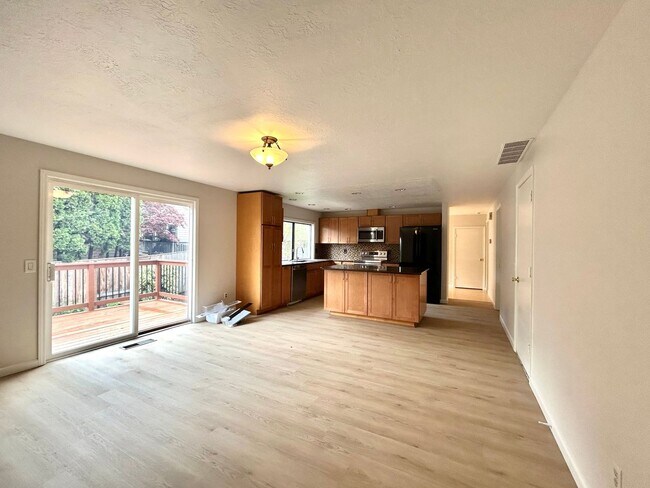 Building Photo - Large 4 Bed, 2.5 Bath House! Landscaping Included!