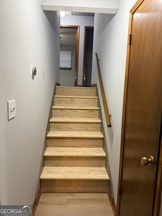 Building Photo - 8282 Dawn Dr