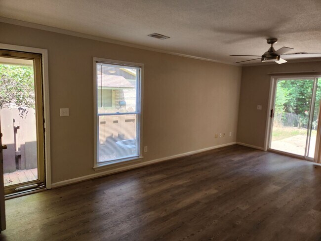 Building Photo - 33A / 33B  IL Rental