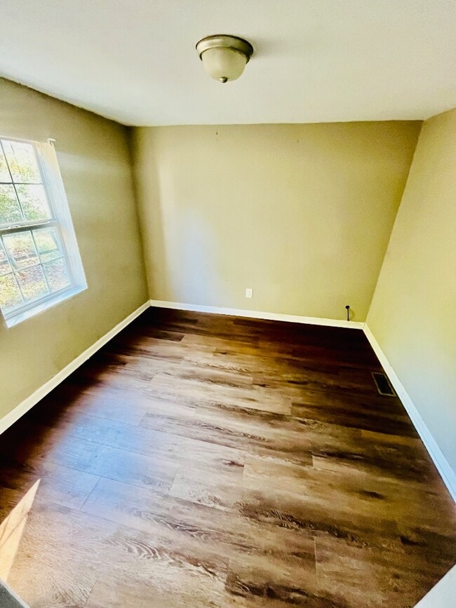 Building Photo - 620 N 6th Ave