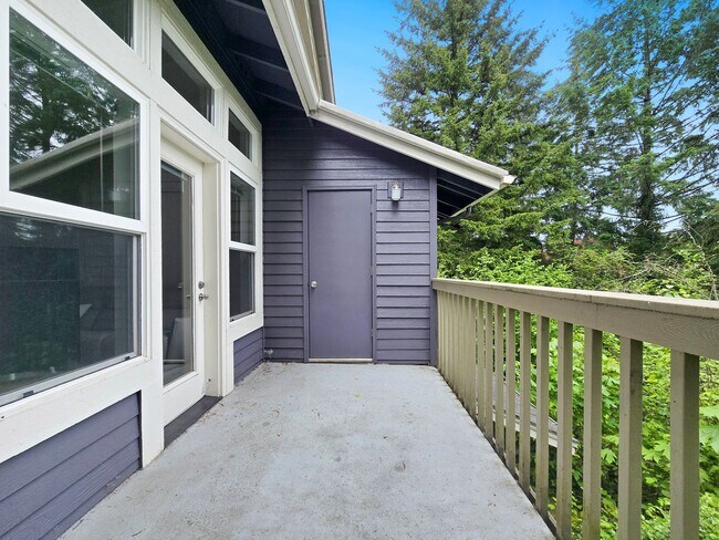 Building Photo - Spacious 3-Bed, 3-Bath Home with Lower Lev...