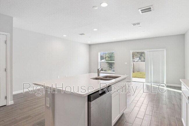 Building Photo - 212 Beautyberry Ln