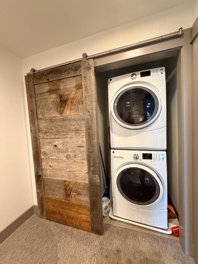 Building Photo - Gorgeous and Quiet 3 Bed 2.5 Bath Home in Railway Lofts & Cottages With Gallatin River Access!! M...