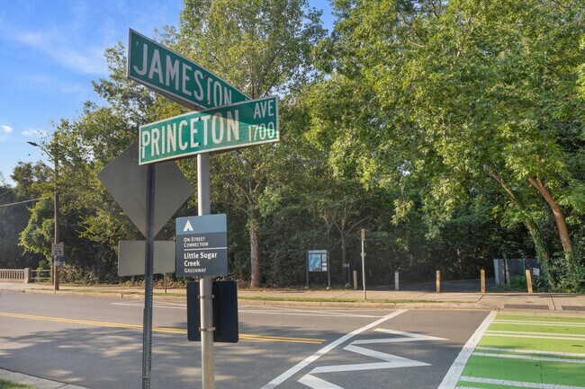 Building Photo - 1610 Jameston Dr