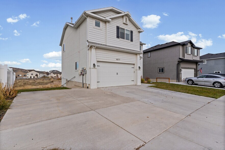 Building Photo - 4883 E Silver Ridge Rd