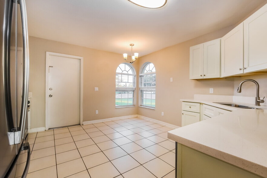 Building Photo - 4732 Fort Bravo Ct