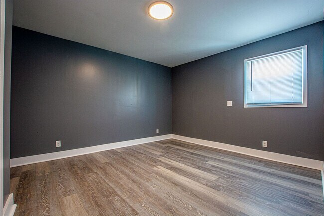 Building Photo - 2523 Ames Ave