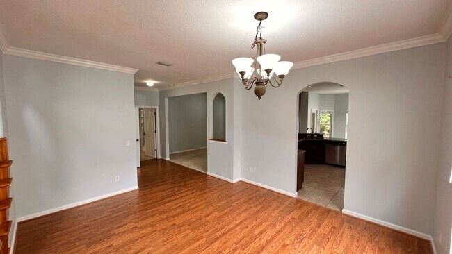 Building Photo - Available NOW! Stunning 4-Bedroom Home in ...