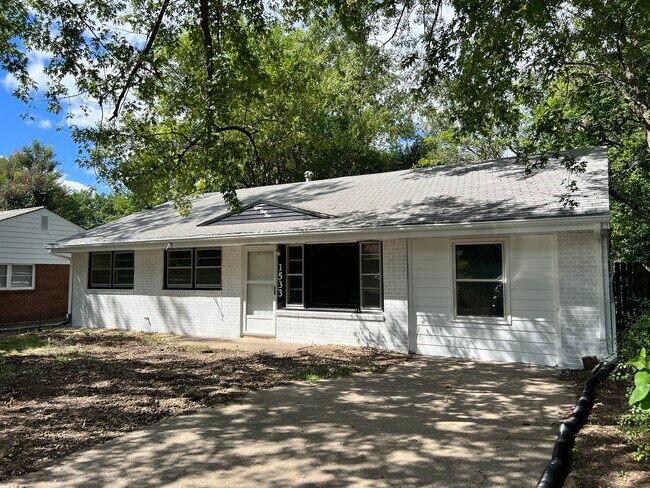 Building Photo - 1533 Hartford Rd