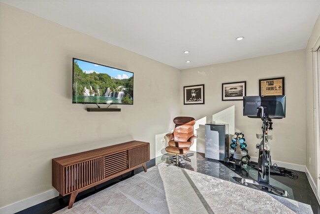 Building Photo - 37 Portola Ave