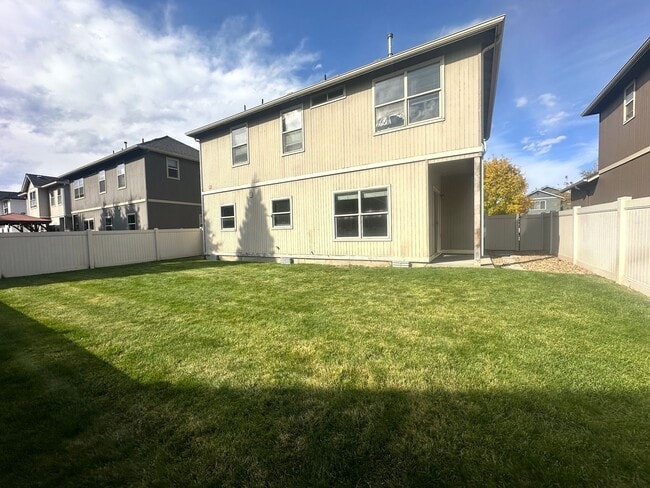 Building Photo - 3 Bed Minutes from Old Mill – Fenced Yard,...