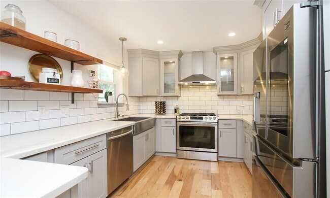 Building Photo - 5923 Dawnridge Dr