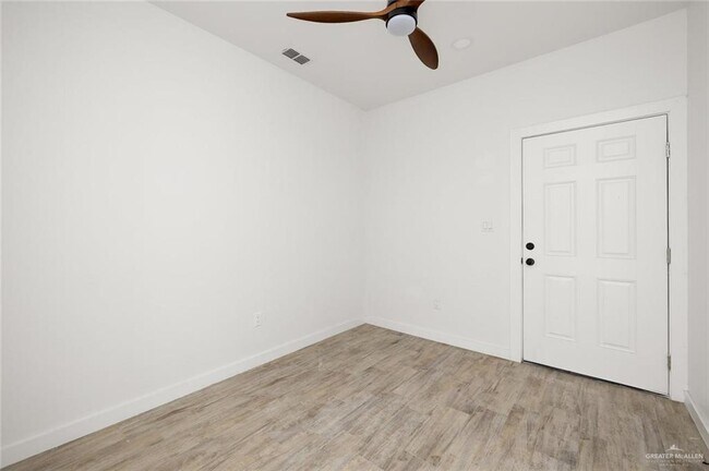 Building Photo - 9 W Harrison Ave