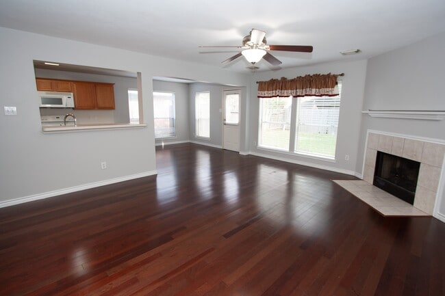 Building Photo - 1123 Andover Dr