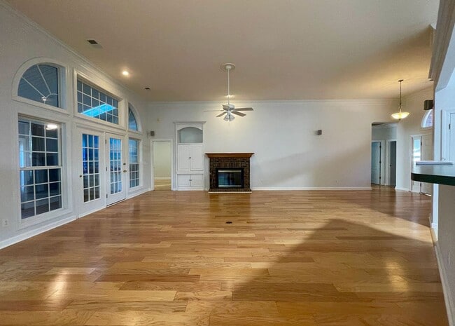 Building Photo - Available June 10th. Beautiful 3 BR/2 BA Home in Seaside Farms!