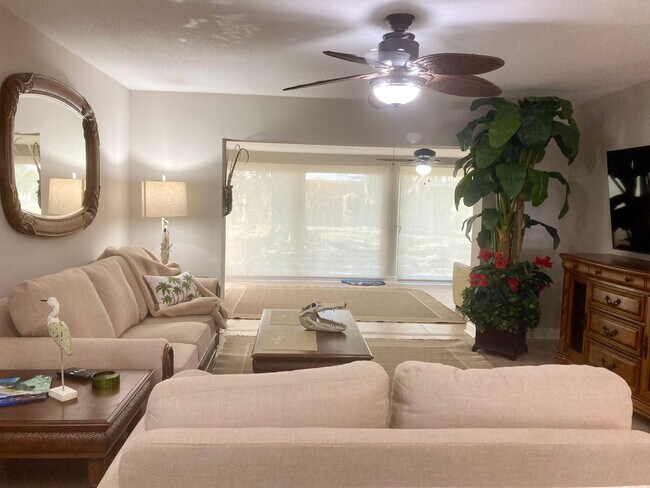 Building Photo - Furnished condo with dock!