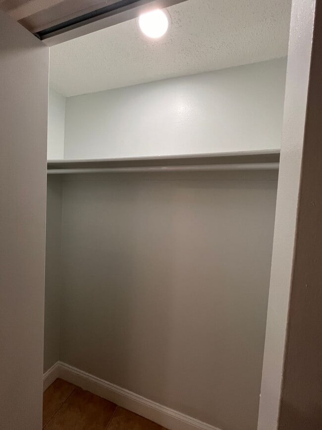 Building Photo - Elevate 520-522