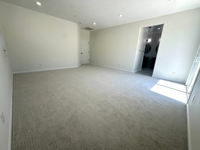 Building Photo - Gorgeous 4 Bed 2 Bath single story in Deer Ridge!
