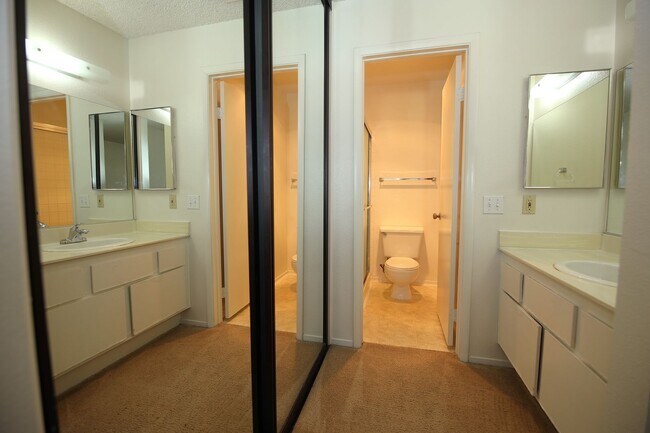 Building Photo - 4742 Nara Vista Way