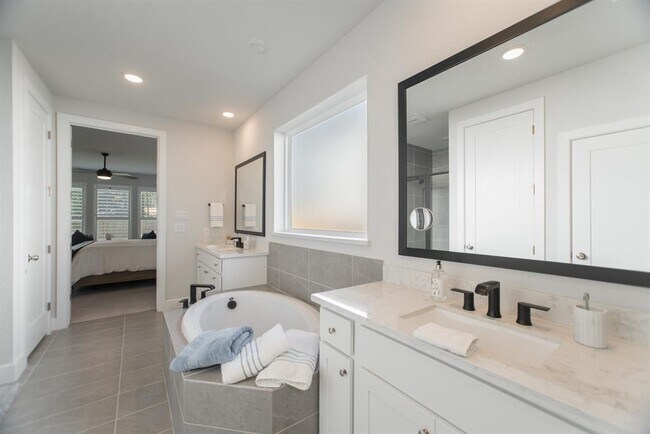 Building Photo - 71 Perennial Cyn Dr