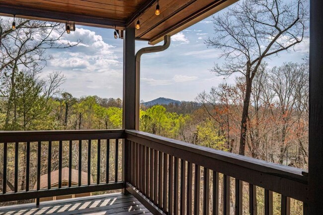 Building Photo - 54 Henderson Ln