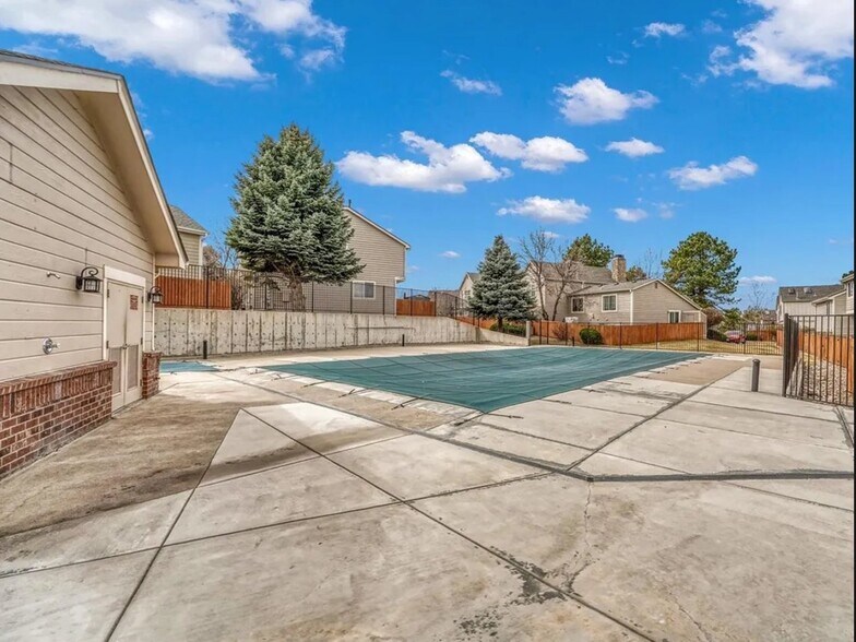 Building Photo - 1192 S Zeno Way