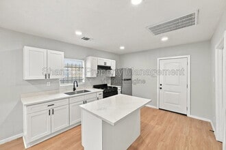 Building Photo - 2903 Burkett St.