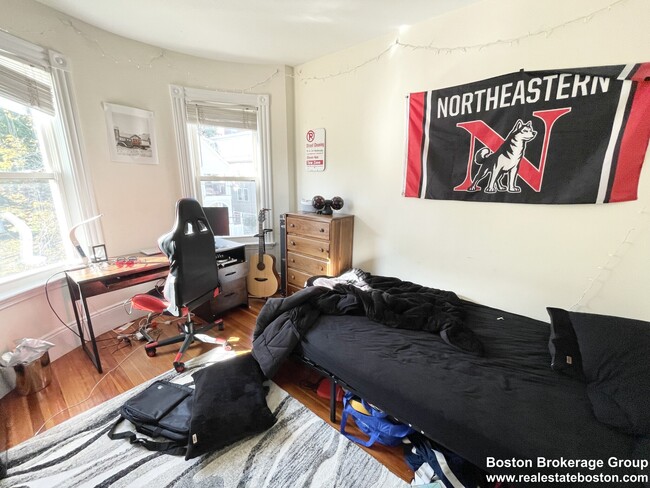 Building Photo - 7 Iroquois St