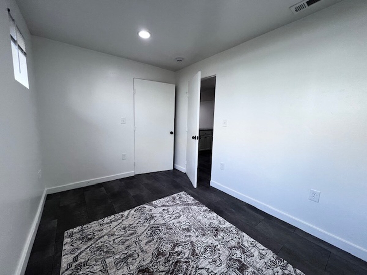 Building Photo - 731 Willow St