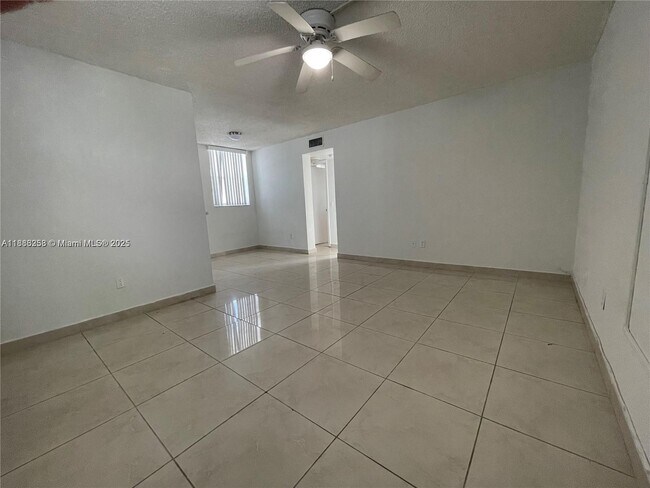 Building Photo - 1801 S Treasure Dr