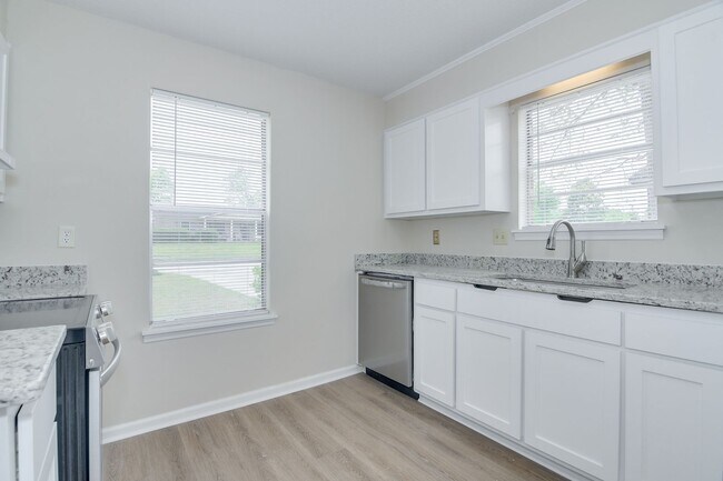 Building Photo - Brick Ranch in Columbia County