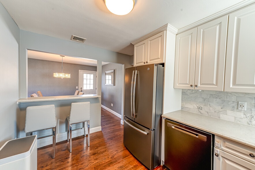 Building Photo - 2002 City Ave