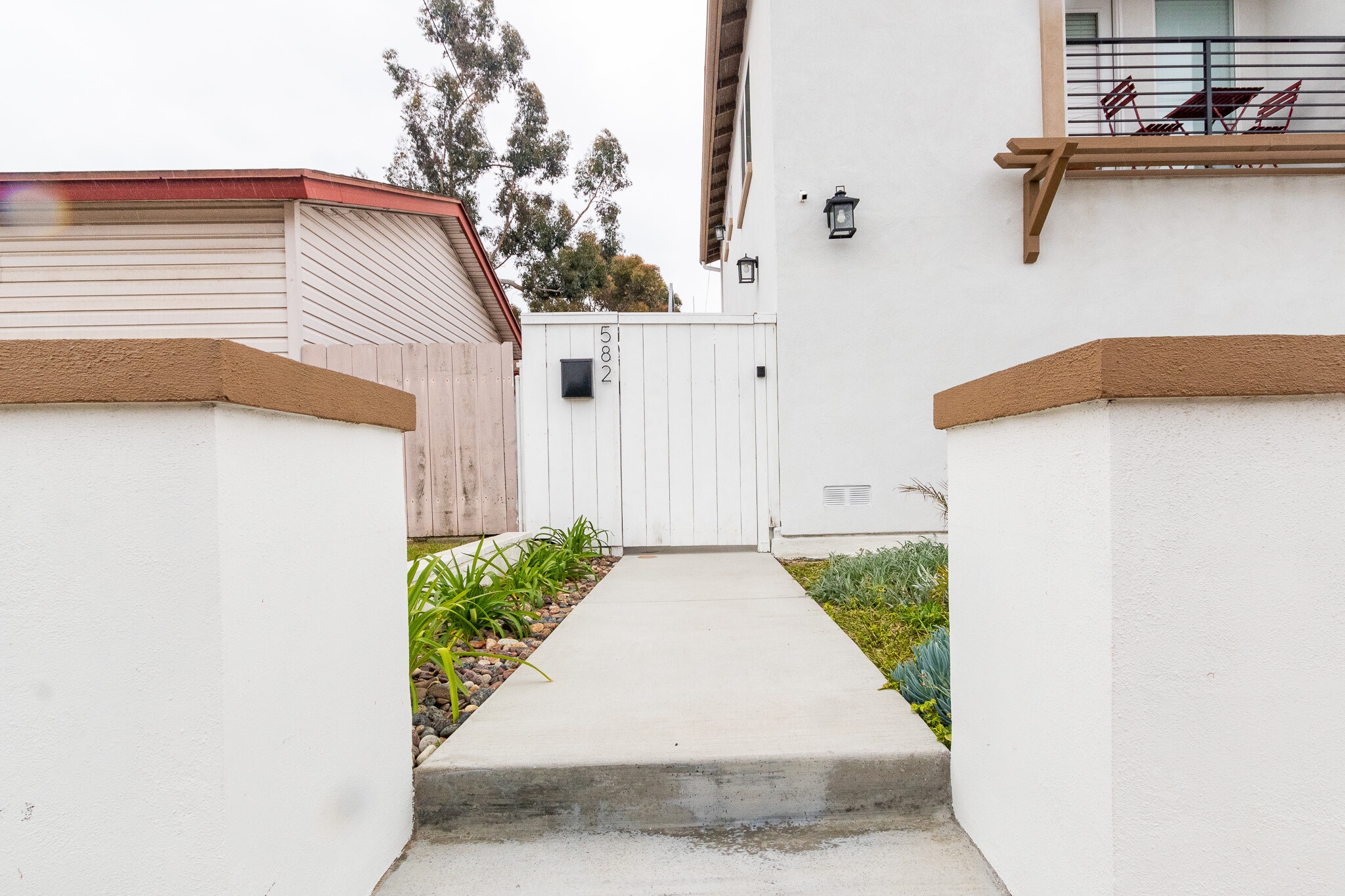 Building Photo - 582 Douglas St