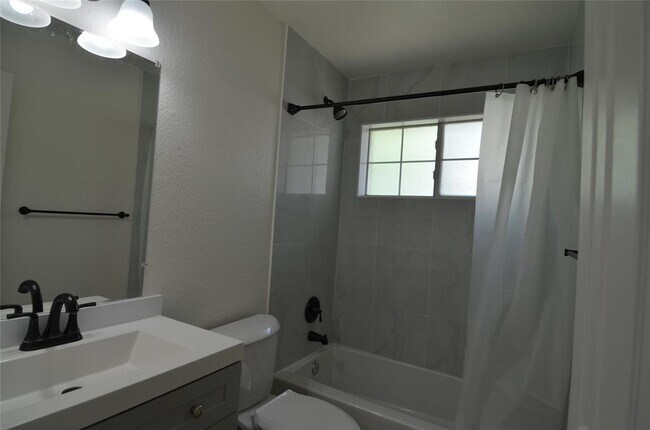 Building Photo - 506 Pleasant Valley Dr