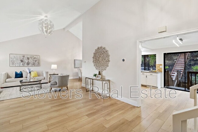 Building Photo - 17716 Columbia Dr