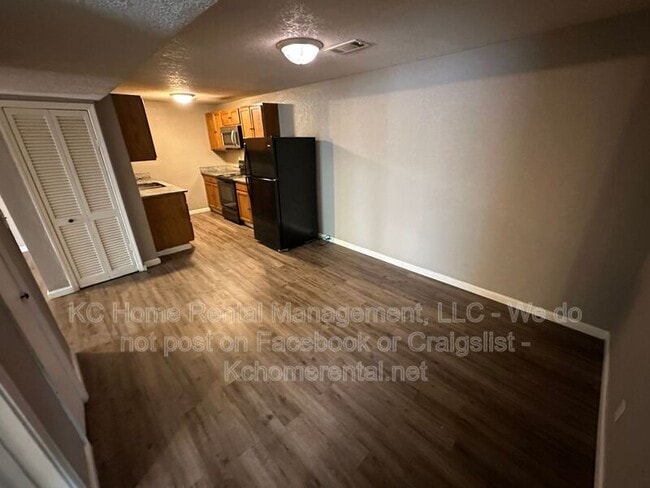 Building Photo - 300 Hill St