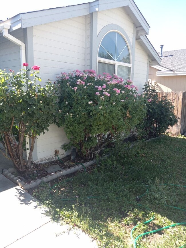 Building Photo - Bright & Spacious Dayton Home with Large Backyard – $2,250