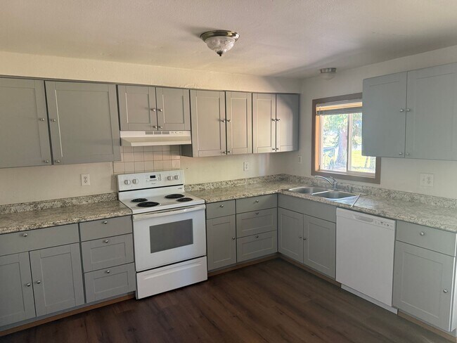 Building Photo - 427 N 21st St