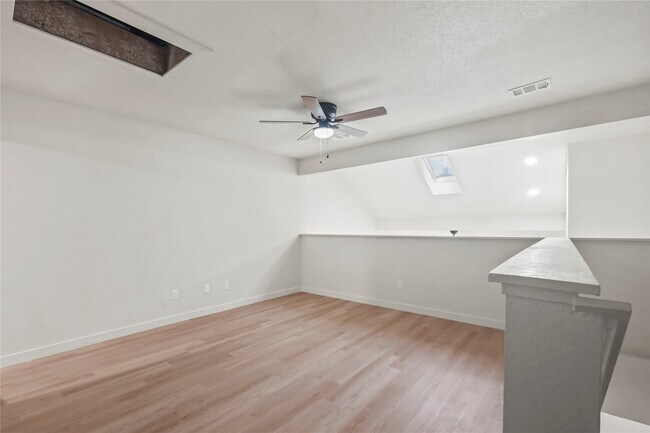Building Photo - 16800 Sugar Pine Dr