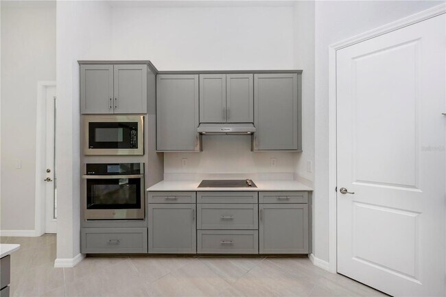 Building Photo - 12655 Wellen Golf St