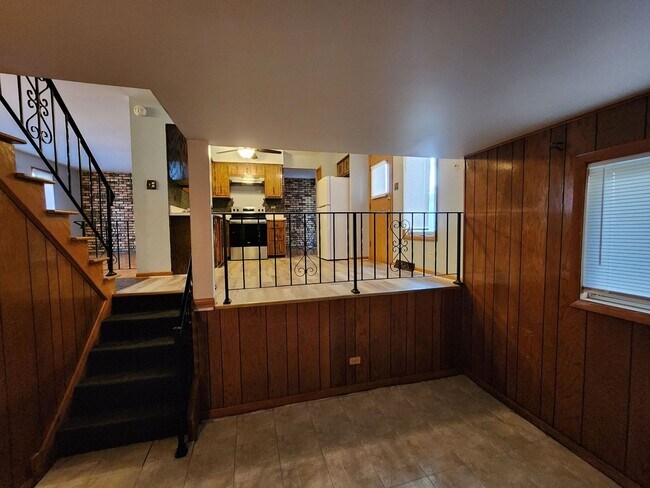 Building Photo - Welcome to the heart of South Holland’s Ce...