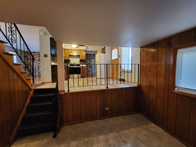 Building Photo - Welcome to the heart of South Holland’s Central District, where quiet charm meets everyday conven...