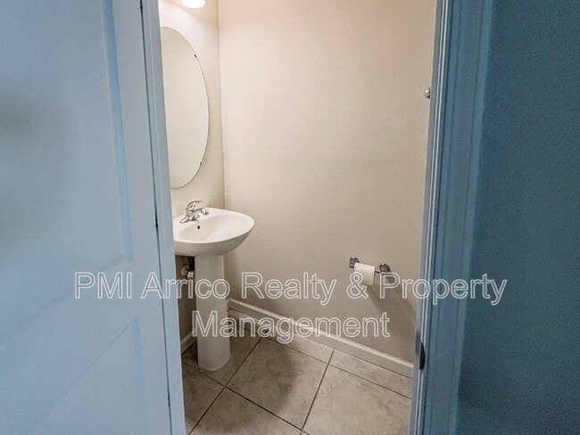 Building Photo - 2144 Laceflower Dr