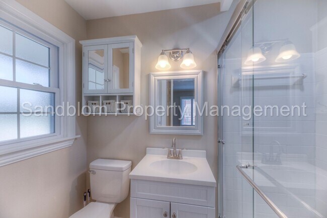 Building Photo - For Lease | Holiday Hills | $2000 Rent Ava...