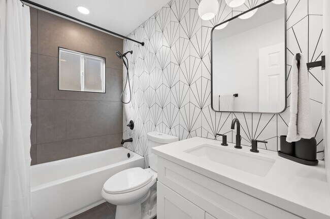 Building Photo - Newly Remodeled and Fully furnished- Missi...