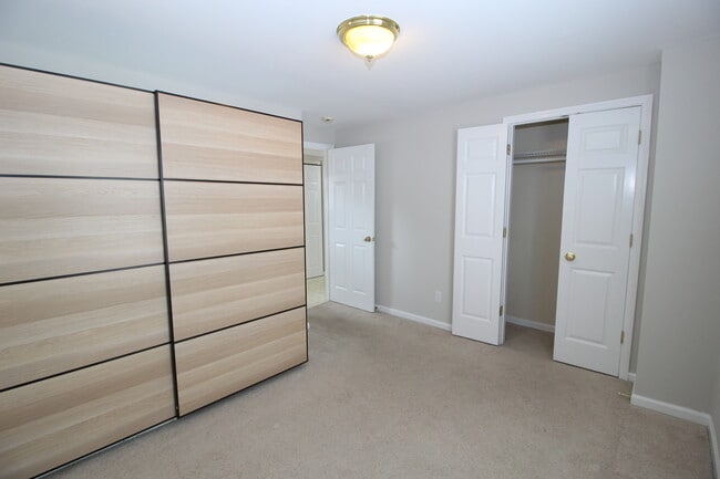 Building Photo - 67 Scofield Ave